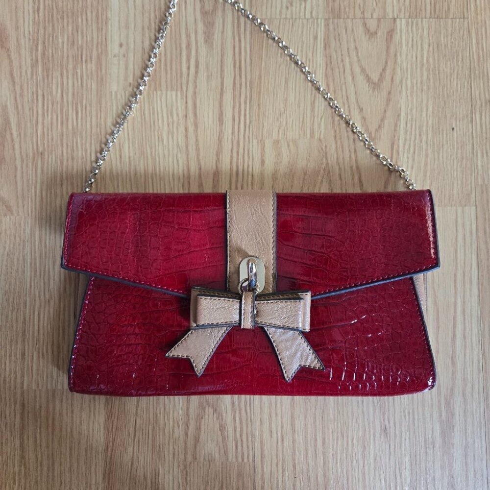 Red Faux Croc Envelope Clutch Purse w/ Bow Accent & Chain Strap Evening Bag